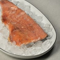 Филе кижуча на коже