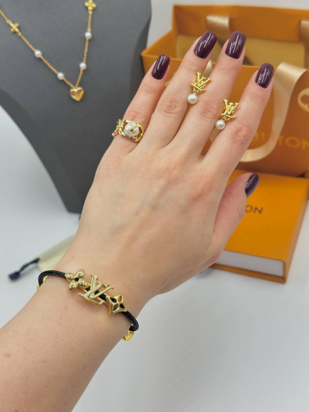 Серьги Louis Vuitton