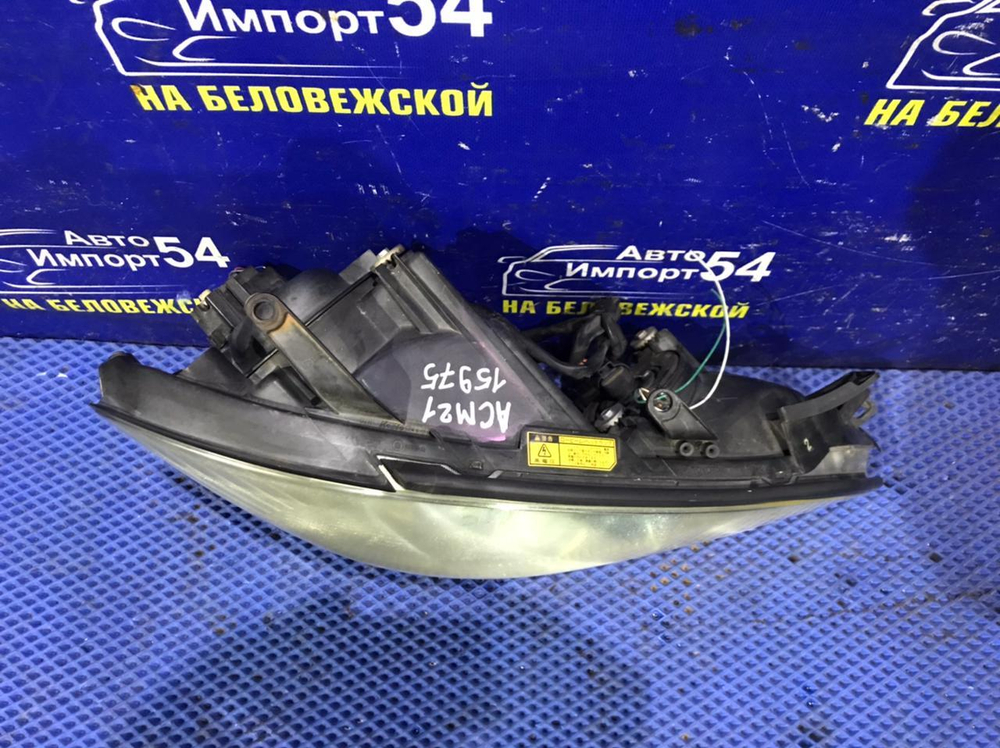 Фара передняя правая TOYOTA IPSUM 2001-2003