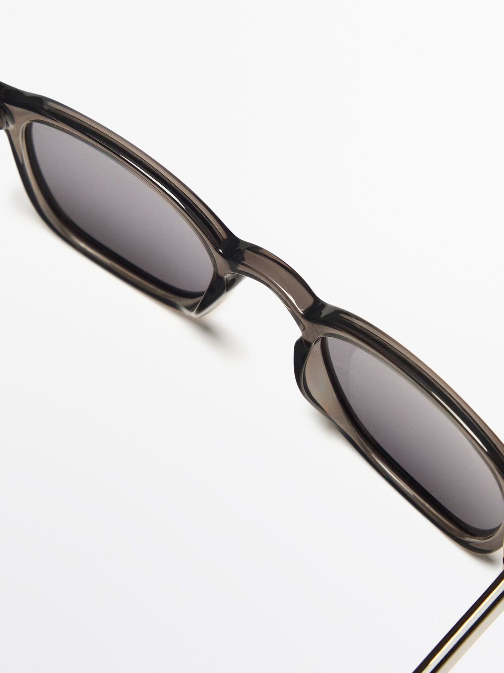 Massimo Dutti Солнцезащитные очки в каучуковой оправе, серый