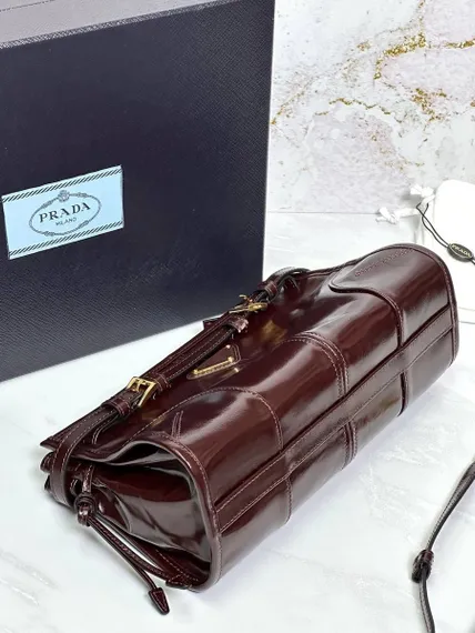 Кожаная средняя сумка Prada Bonnie, тёмно-коричневый