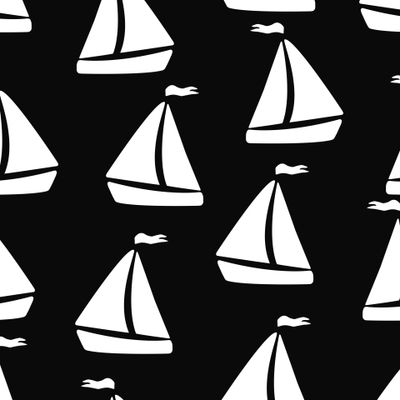 Парусники, силуэты на черном.