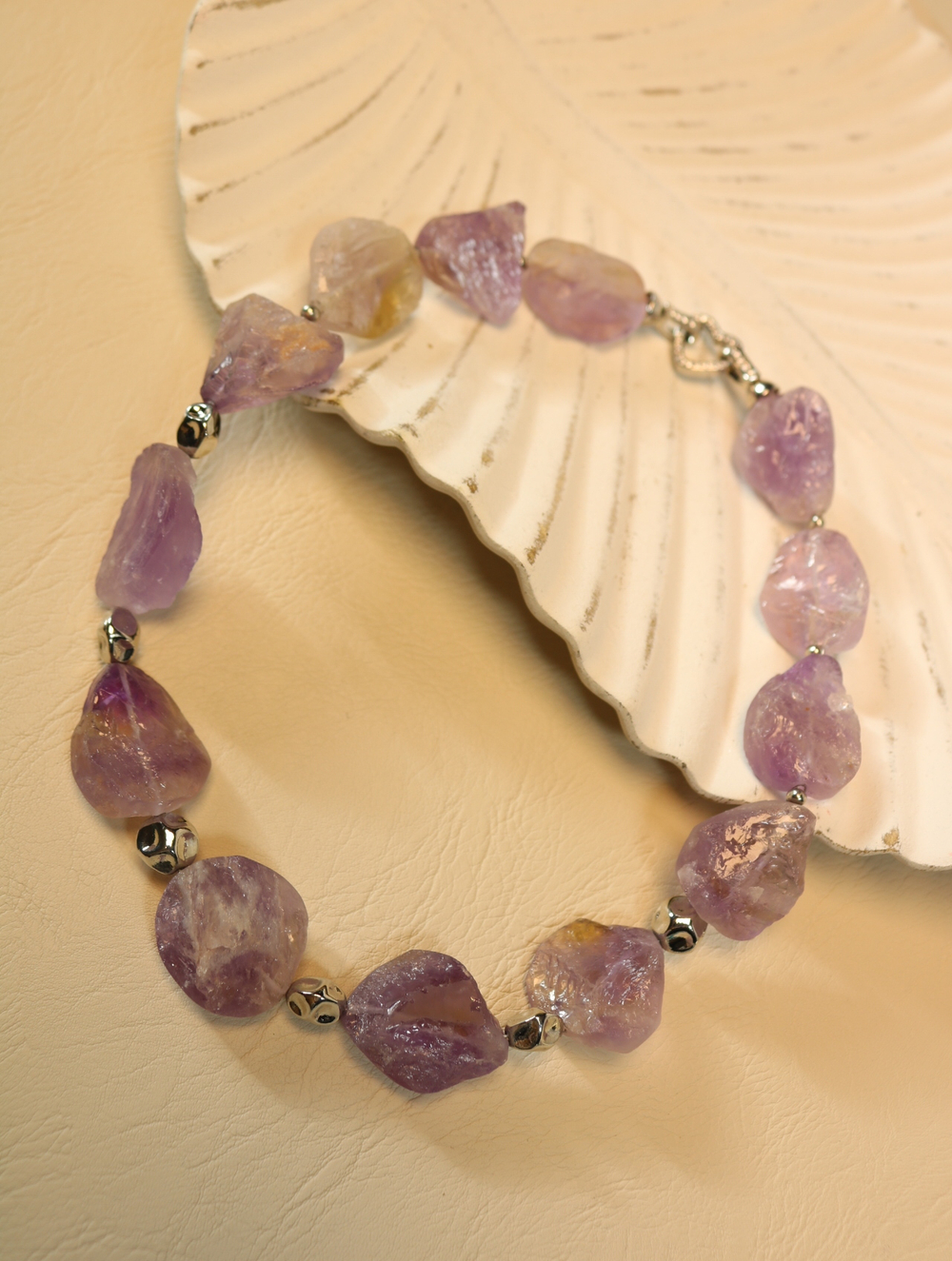 Чокер из необработанного аметиста «Лавандовые кристаллы»