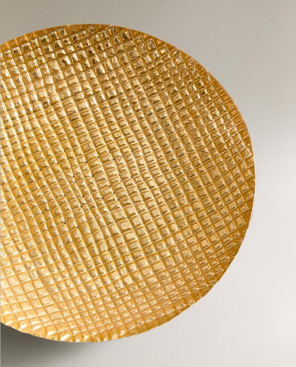 ZARA HOME ТАРЕЛКА С РЕЛЬЕФНЫМ УЗОРОМ, ЗОЛОТОЙ