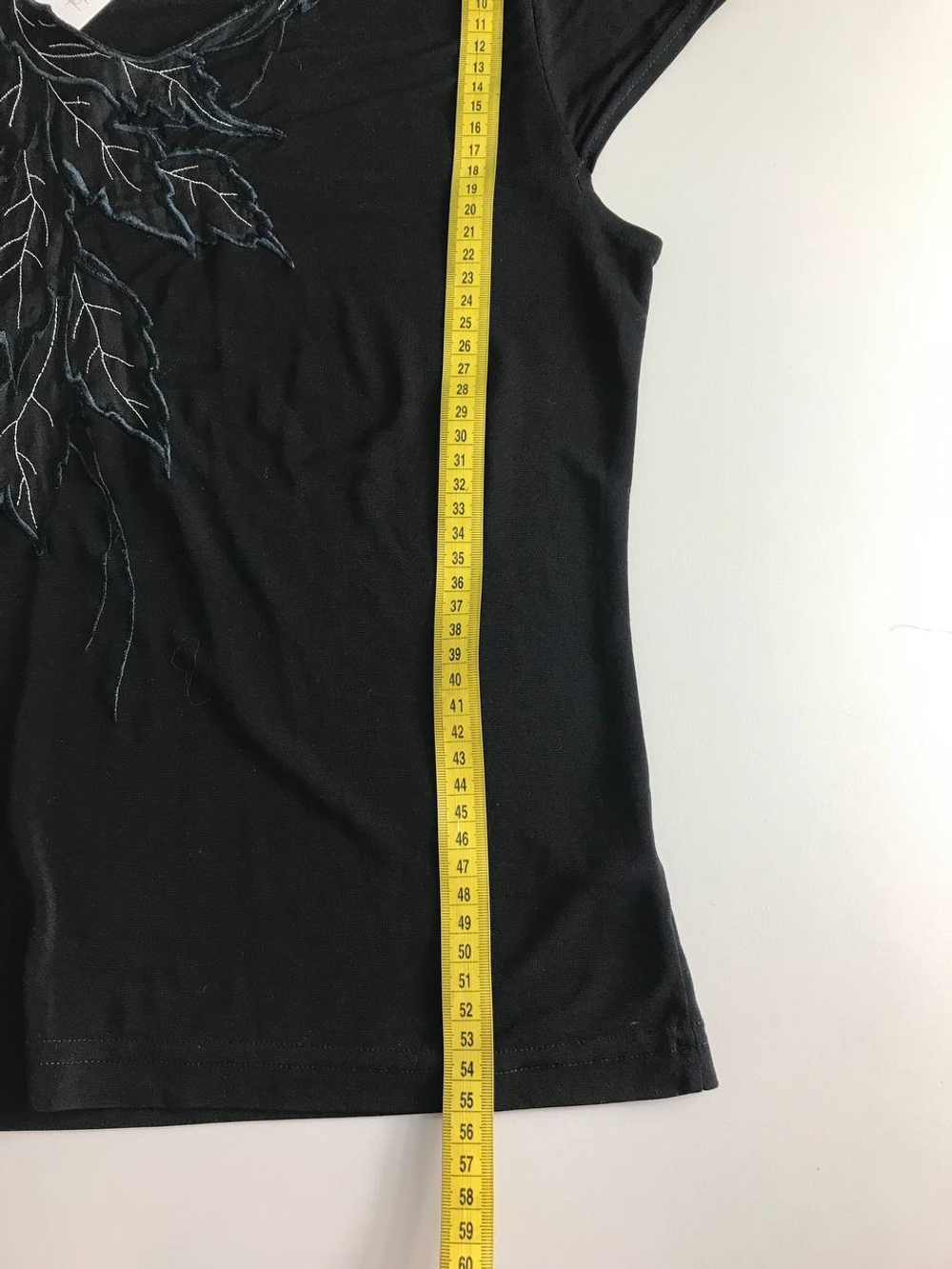 Футболка со стильным вышивкой, маркировка 2, визуально 42 размер