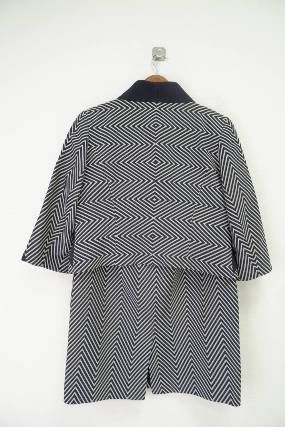 Костюм CATERINA LEMAN  деловой 48 размер