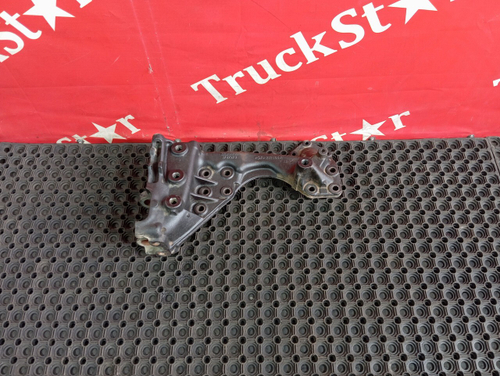 Кронштейн переднего бампера левый