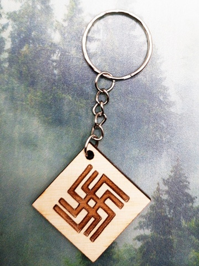 Брелок из дерева Небесный вепрь