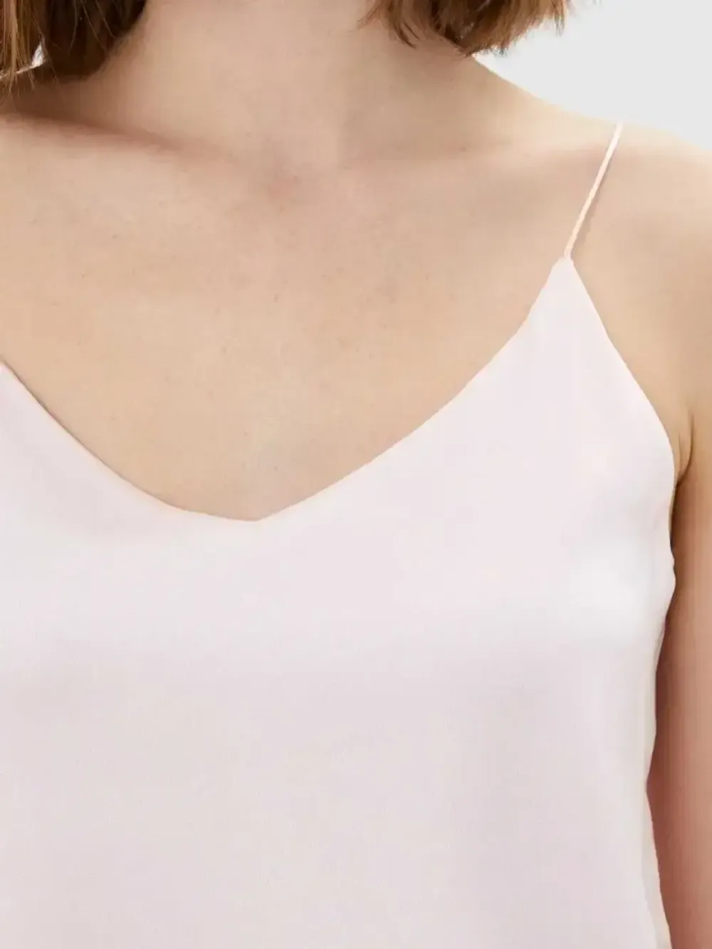 Топ на бретелях