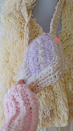 Сумка кроссбоди через плечо вязаная