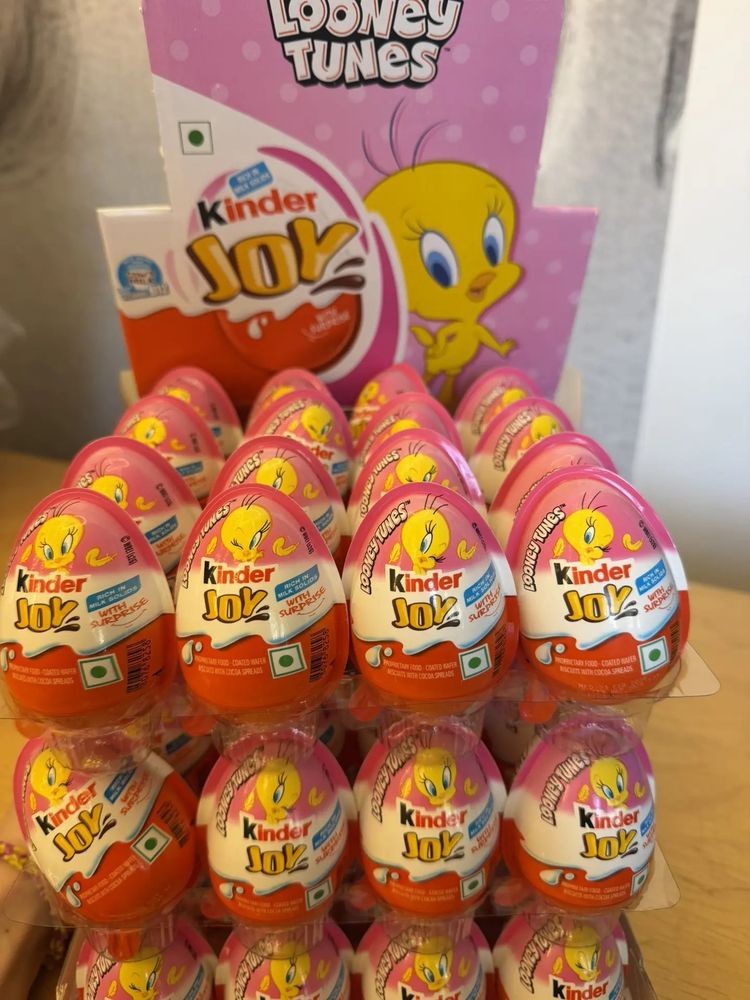 Шоколадное яйцо Kinder Joy "Looney Tunes"