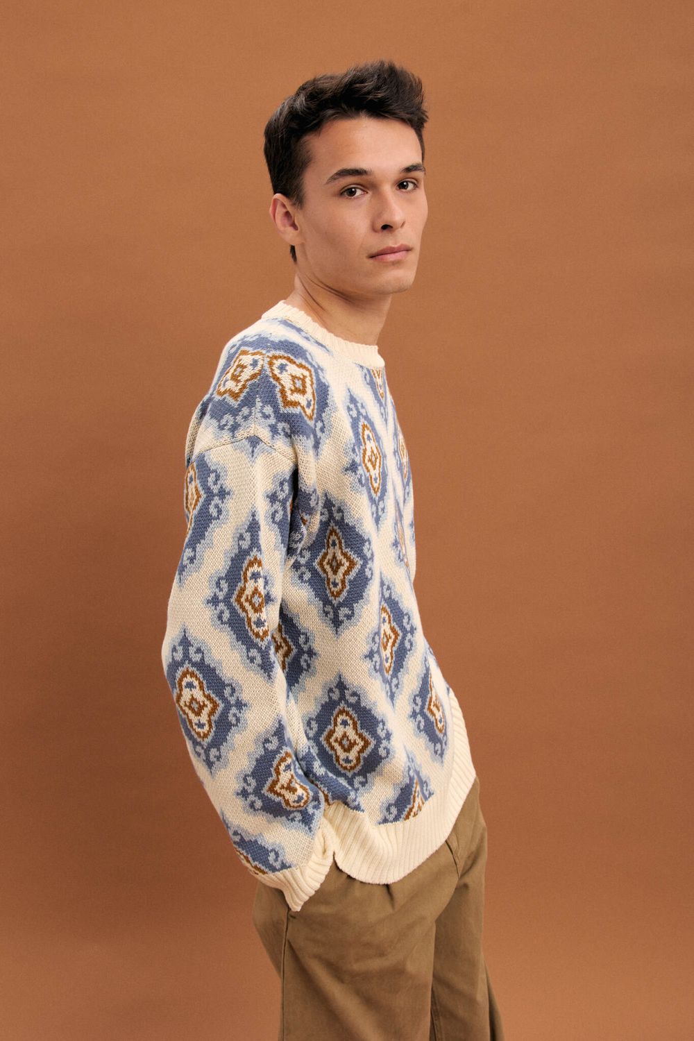 Купить Свитер Idel Джемпер Тюбетейка молочный Свитер Idel Джемпер Тюбетейка молочный