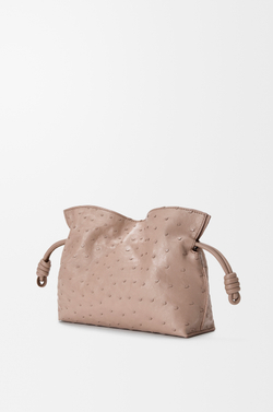 Loewe Мини-клатч Flamenco из страусиной кожи, серо-коричневый