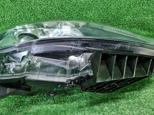 Битая Фара правая Nissan Qashqai J11 (2013-2019) галоген