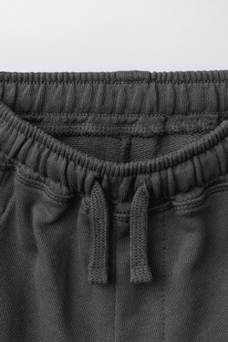 ZARA БРЮКИ BARREL ИЗ МЯГКОЙ ТКАНИ С НАШИВКОЙ, АНТРАЦИТОВО-СЕРЫЙ