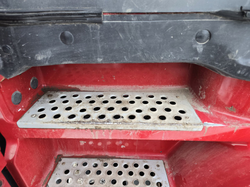 Корпус подножек левый