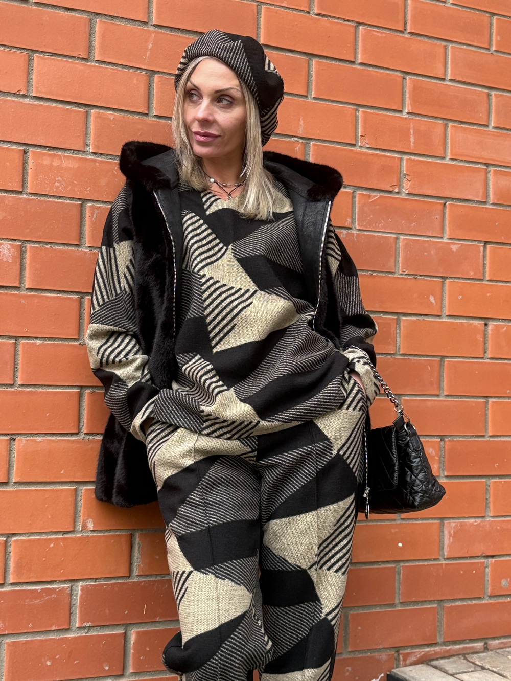 Лонг / геометрия / бежевый