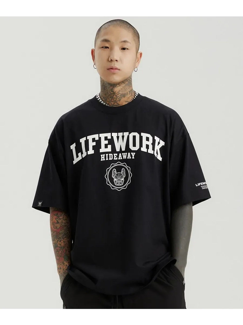 Футболка с арочной надписью