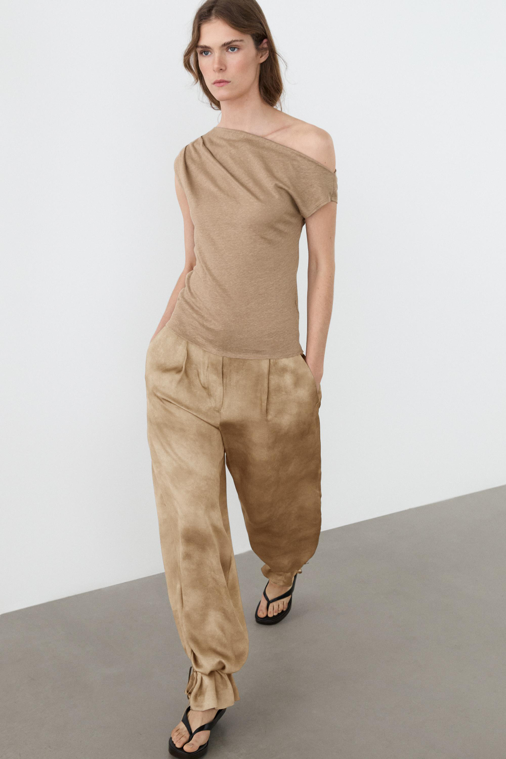 Massimo Dutti Топ асимметричного кроя с драпировкой из смесового льна, светло-коричневый