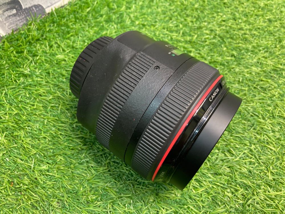 Canon EF 85mm 1.2L II USM