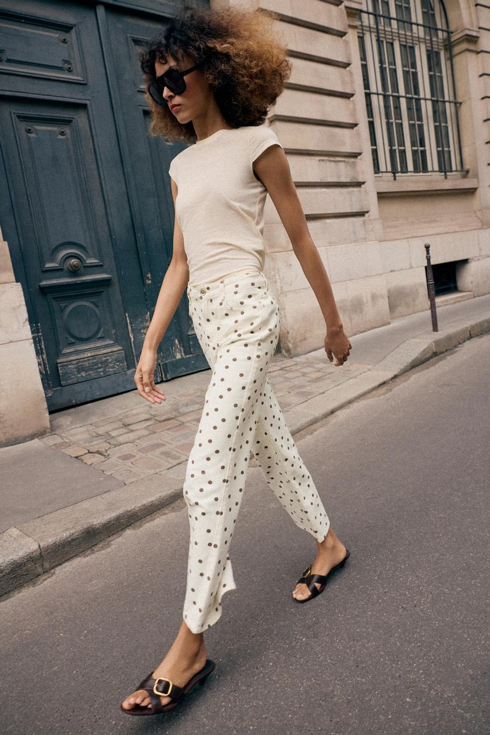 ZARA МИНИМАЛИСТИЧНАЯ ФУТБОЛКА С КОРОТКИМИ РУКАВАМИ, ВАНИЛЬНЫЙ