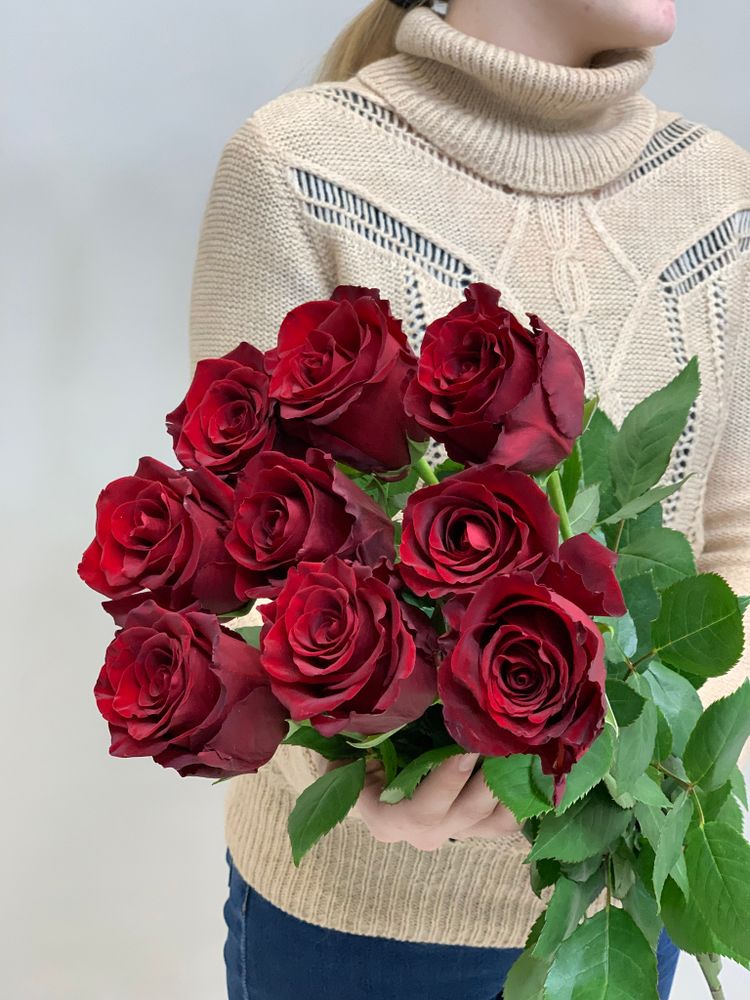 Букет 9 красных роз Эквадор 60см в ленте
