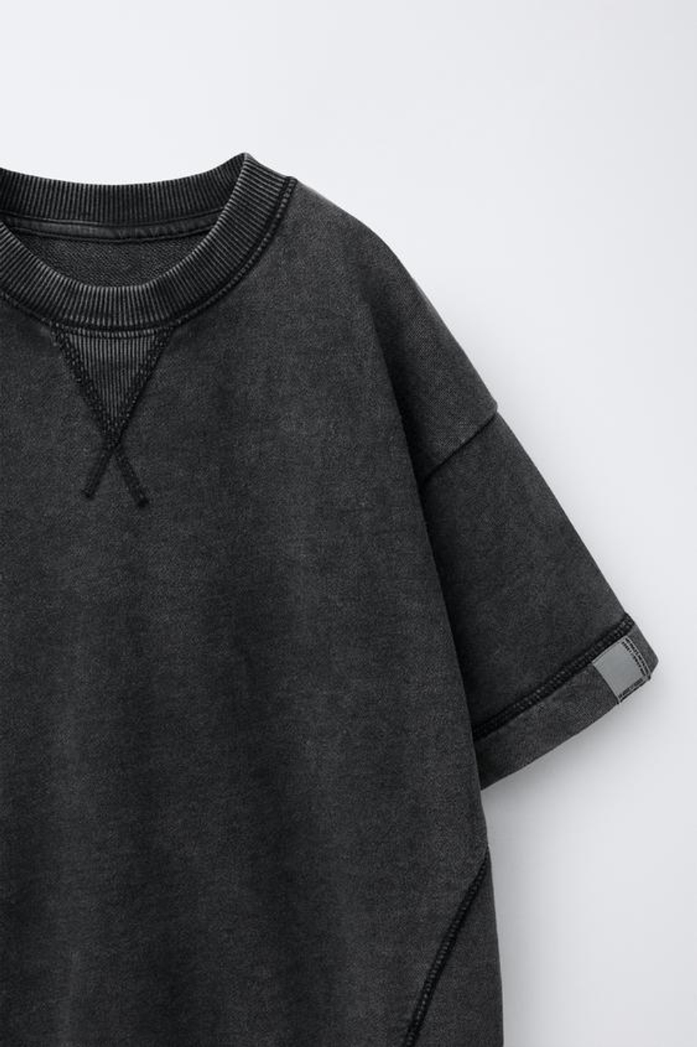 ZARА ФУТБОЛКА ИЗ ФУТЕРА С НАШИВКОЙ, АНТРАЦИТОВО-СЕРЫЙ