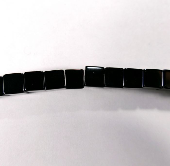 Бусина из агата черного, фигурная, 6 мм (куб, гладкая)