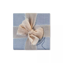 браслет «мятый лист» из желтого золота на синей нити