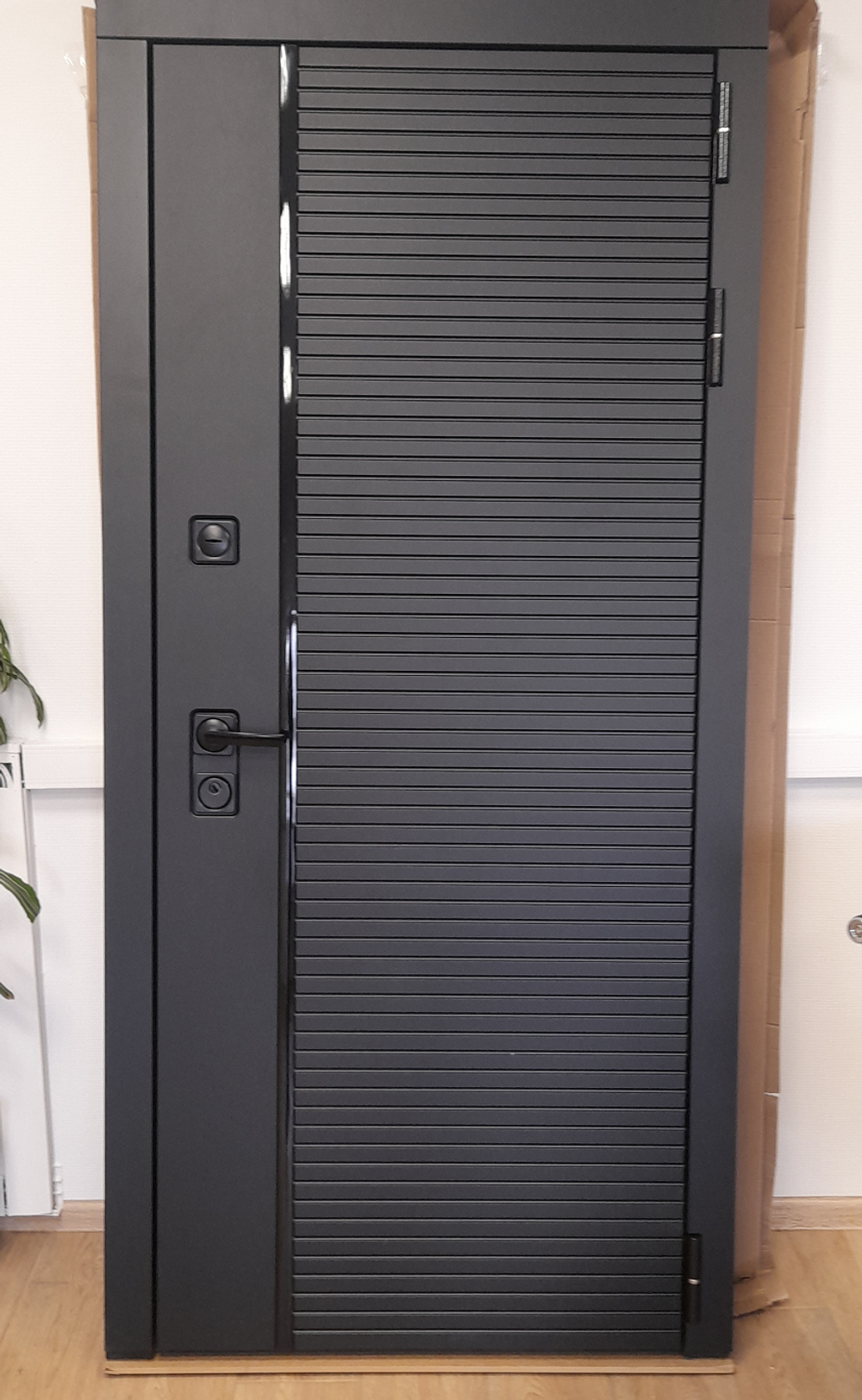 Входная металлическая дверь Лабиринт Piano (Пиано) Гладкая 05 Венге 6мм (черная фурнитура)