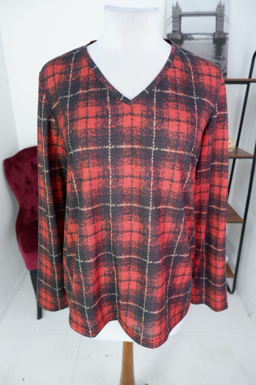 Футболка в стильную клетку 50- 52 размер