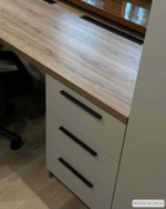 Рабочая зона у окна по индивидуальному проекту