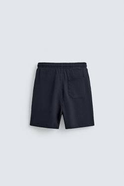 ZARA ШОРТЫ ИЗ ЖАТОЙ ТКАНИ СТРУКТУРЫ СИРСАКЕР, СИНИЙ