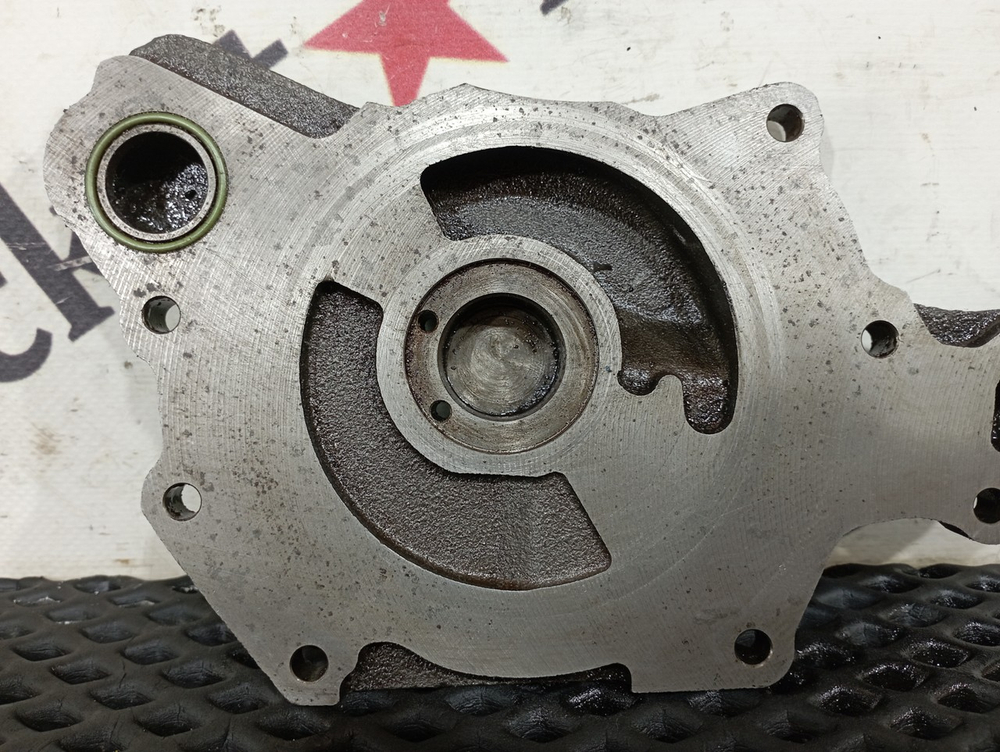 Крышка масляного насоса