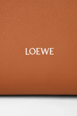Loewe Сумка Hammock Flip из классической телячьей кожи, светло-коричневый