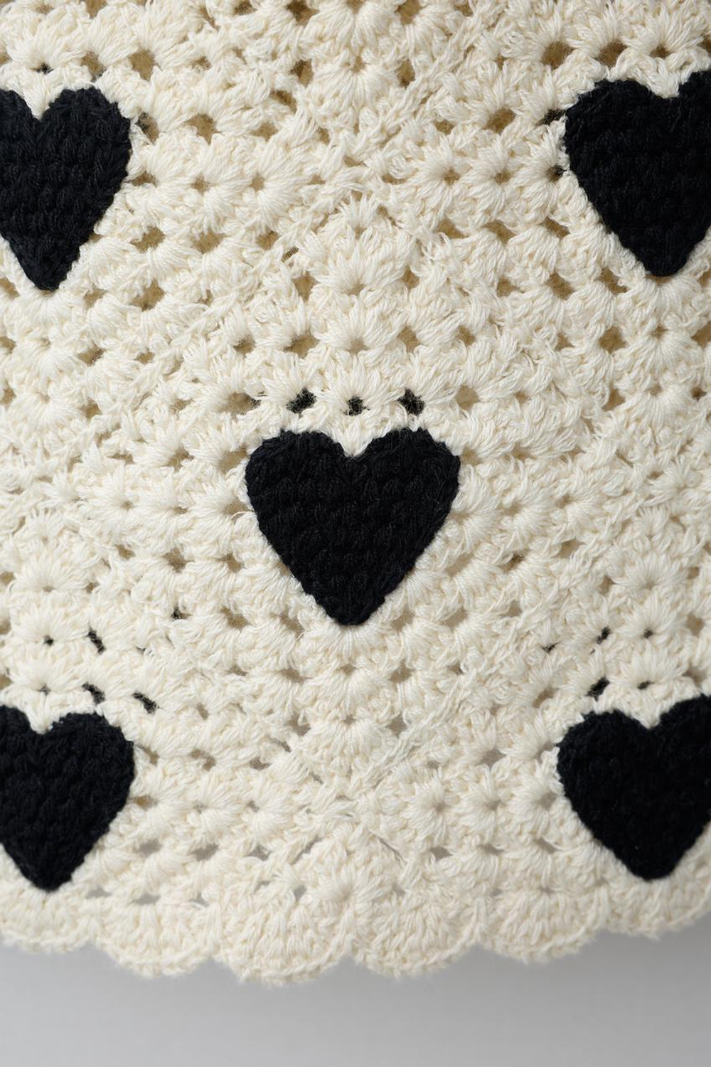 ZARA ВЯЗАНОЕ ПЛАТЬЕ ИЗ КРУЖЕВА КРОШЕ С СЕРДЦАМИ, ЭКРЮ/ЧЕРНЫЙ