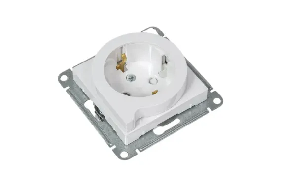 Розетка Systeme Electric ATLASDESIGN с заземлением со шторкой с выталкивателем белая 38386