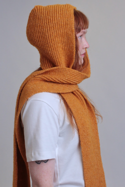 Шарф с капюшоном из шерсти оранжевый