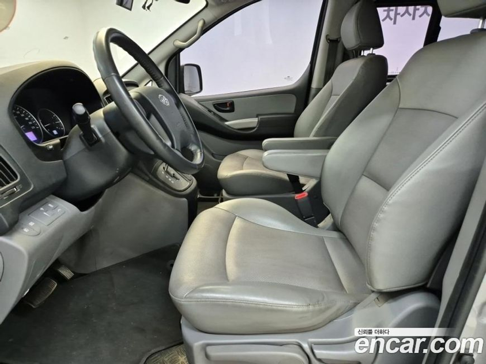 Hyundai The New Grand Starex Van 5-и местный (10.2019)