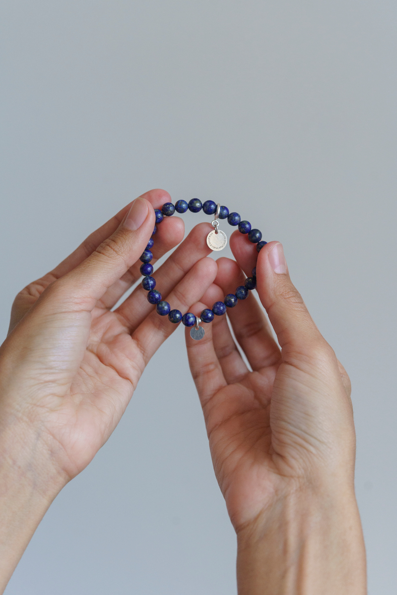 Браслет "Memo about Wealth" из лазурита 6 мм с подвеской