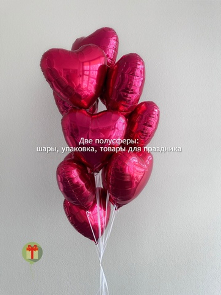 Фонтан из фольгированных сердец