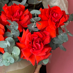 Моно композиция из французской розы Нина и эвкалипта 310120261