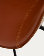 Поворотное рабочее кресло Tissiana из искусственной коричневой кожи и матового черного алюминия