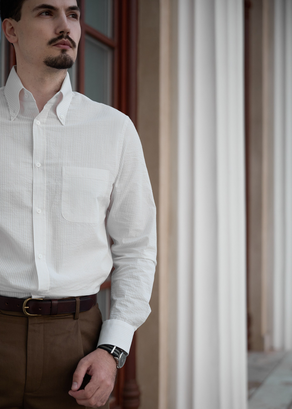 Рубашка button-down (с воротником на пуговицах) из сирсакера в молочную полоску