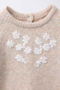 ZARA ВЯЗАНЫЙ КОМБИНЕЗОН С ВЫШИТЫМИ ЦВЕТАМИ, СВЕТЛО-БЕЖЕВЫЙ