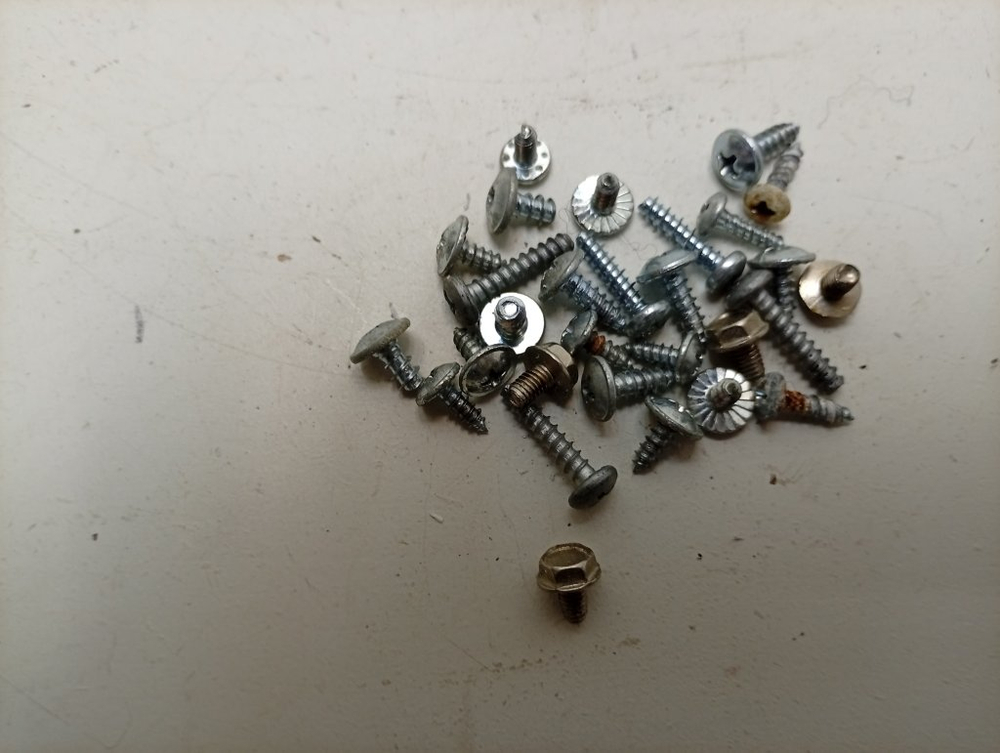 ARSL105 кт56 Крепеж и хомуты для стиральной машины Hotpoint - Ariston б/у