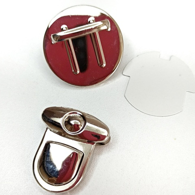 Замок-защелка на зажимах 38*42 Серебро