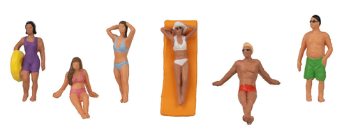 На пляже 6 фигурок