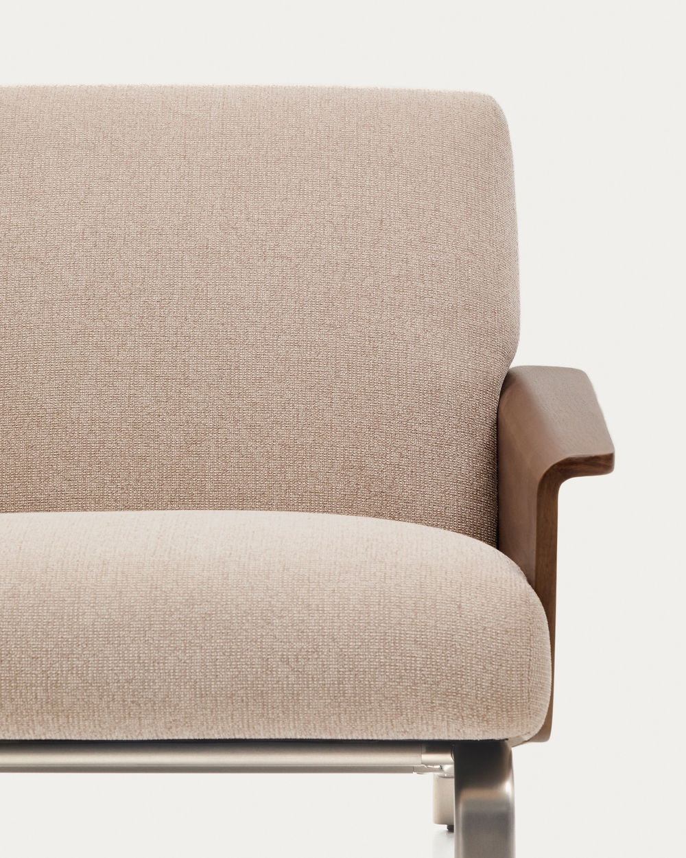 Кресло Amsen светло-коричневое из ореховой фанеры с ножками из стали