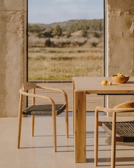 Стул Glynis массив эвкалипта с черным сиденьем